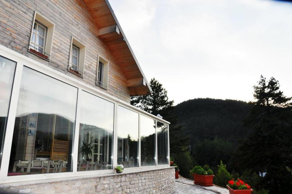 מוסטר Hotel Snjezna Kuca - Nature Park Of Bosnia Herzegovina מראה חיצוני תמונה