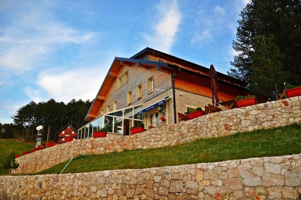 מוסטר Hotel Snjezna Kuca - Nature Park Of Bosnia Herzegovina מראה חיצוני תמונה