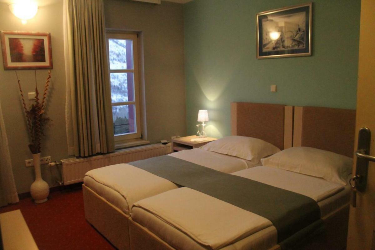 מוסטר Hotel Snjezna Kuca - Nature Park Of Bosnia Herzegovina מראה חיצוני תמונה